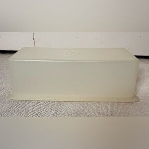 Tupperware 2 lb Velveeta Cheese Keeper / Butter Container Vintage